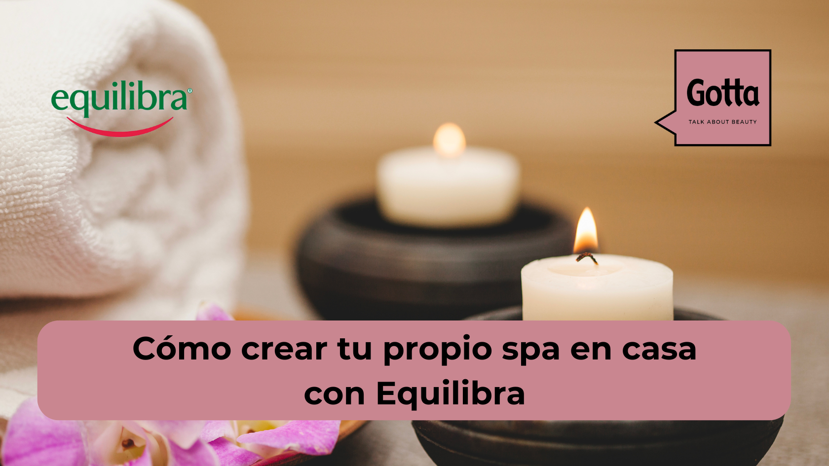 Velas encendidas junto a toallas blancas y flores rosas dispuestas en un ambiente sereno para spa en casa